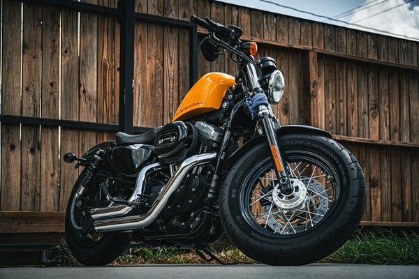 Comment installer un kit de conversion en échappement sport sur une moto de route ?