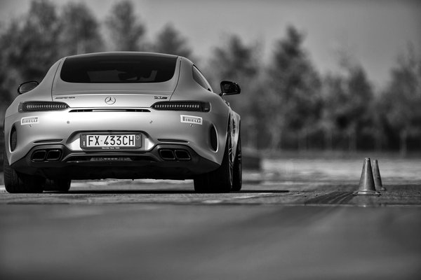 Quels sont les meilleurs dispositifs pour surveiller la température des moteurs de bateaux de pêche?